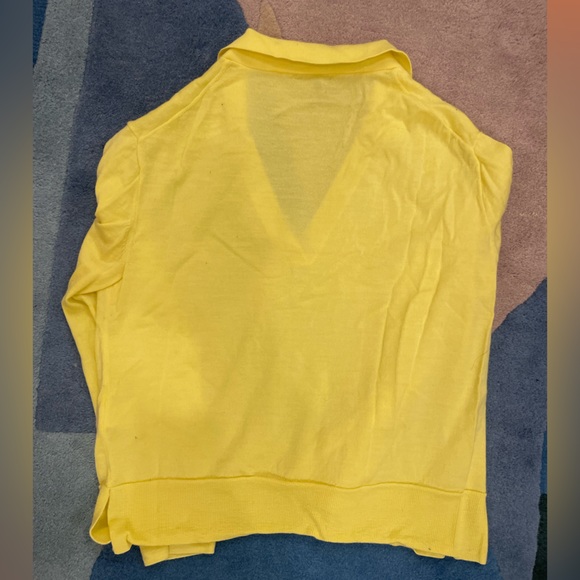 Yellow Merino Wool collared loose fit sweater. - Picture 4 of 4
